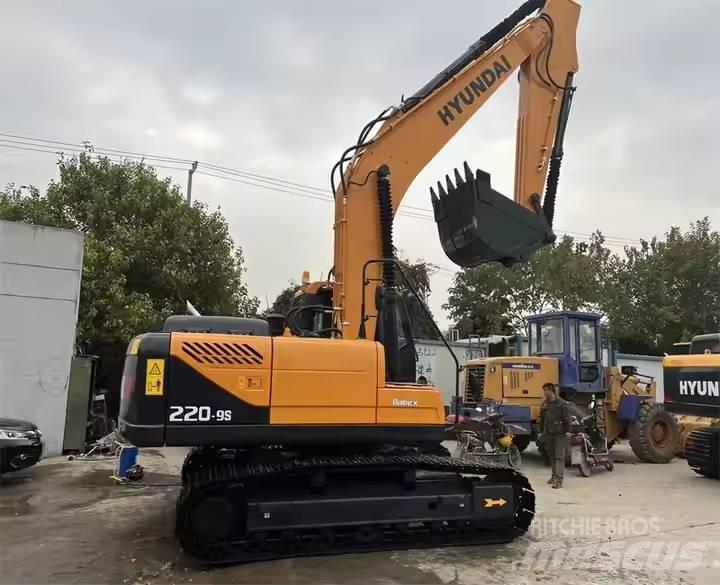 Hyundai R220-9S Excavadoras sobre orugas