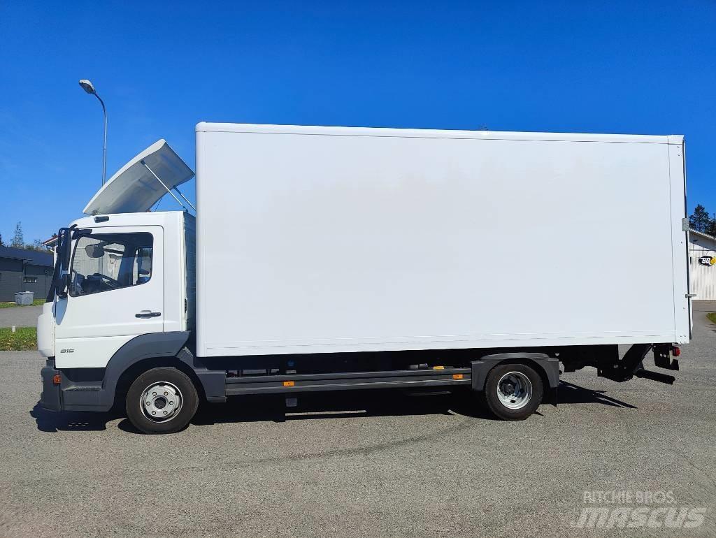 Mercedes-Benz Atego Camiones con caja de remolque