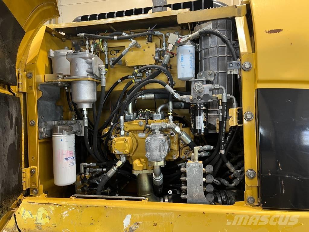 CAT 323 D L Excavadoras sobre orugas