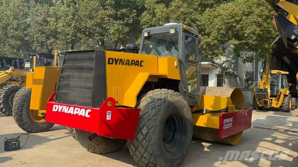 Dynapac CA 251 D Rodillos de un solo tambor