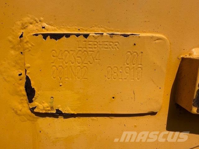 Liebherr LH 26 ARMS Plataformas y cucharones