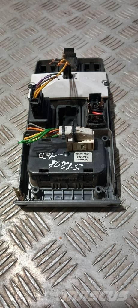 Scania 94 D.   1441862 Cabinas