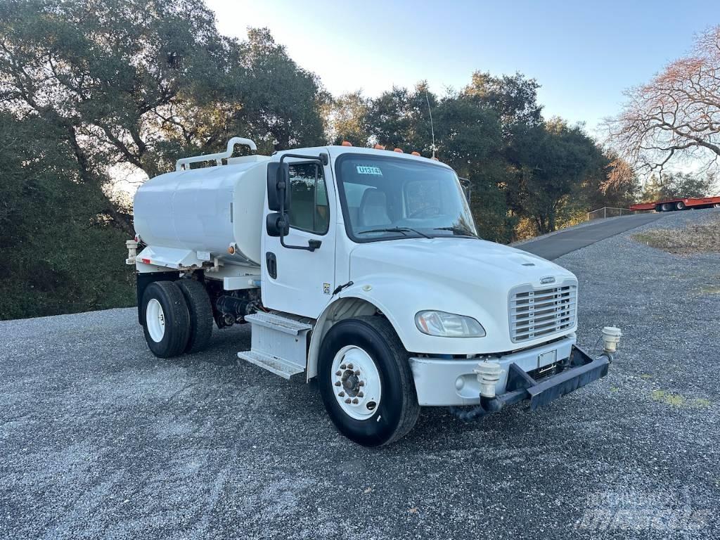 Freightliner M2106 Camiones cisterna