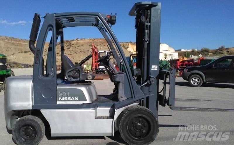 Nissan FGD02A30Q Camiones diesel