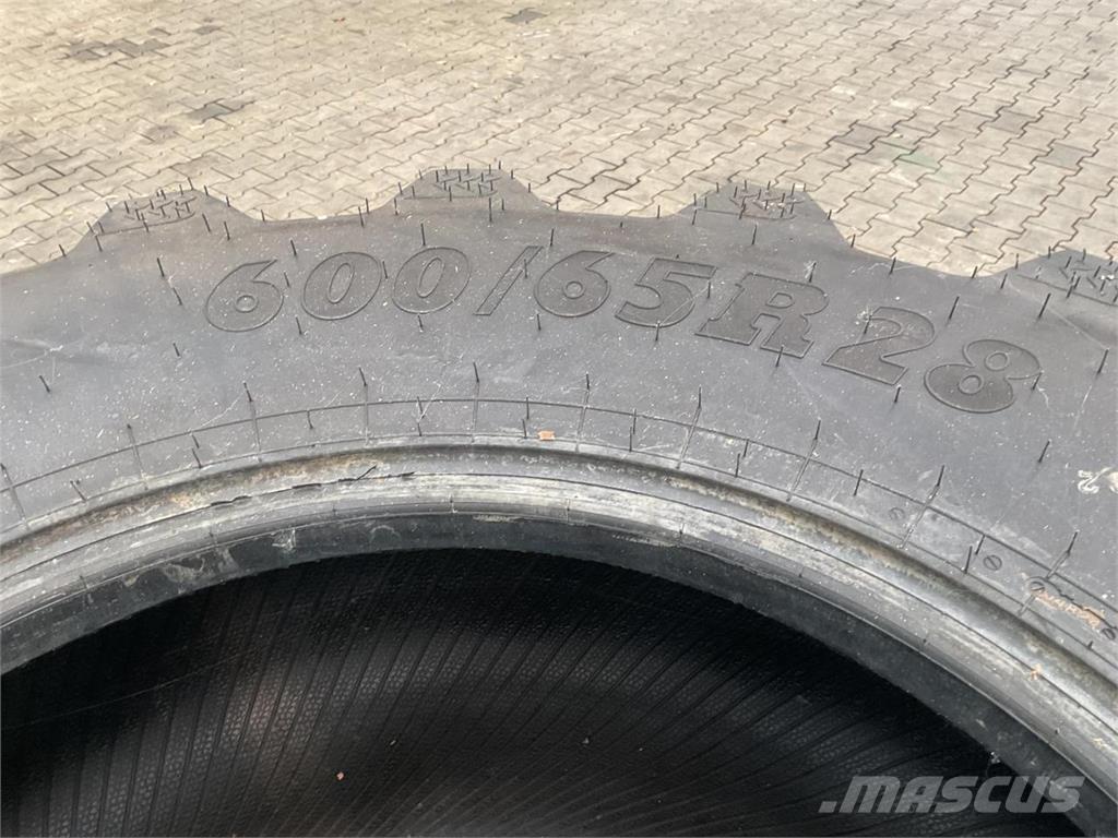 BKT 600/65R28 Ruedas