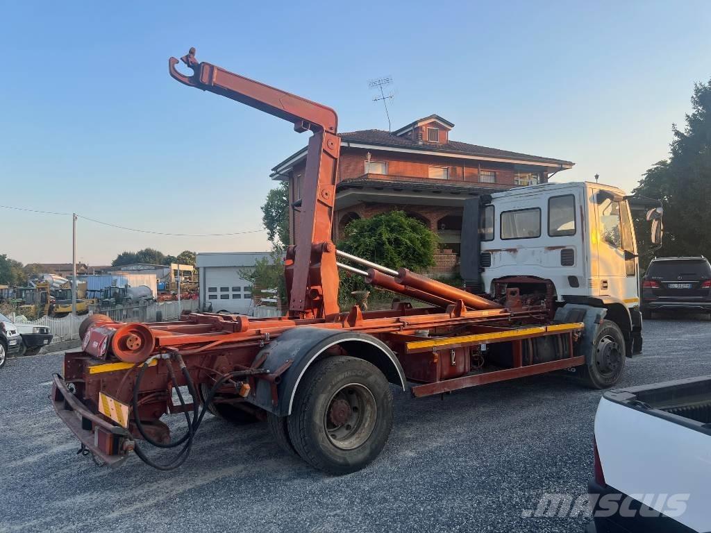Iveco 150E 23 Camiones con caja de remolque