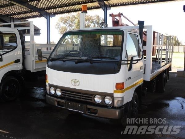 Toyota dyna 5104 Camiones con caja de remolque