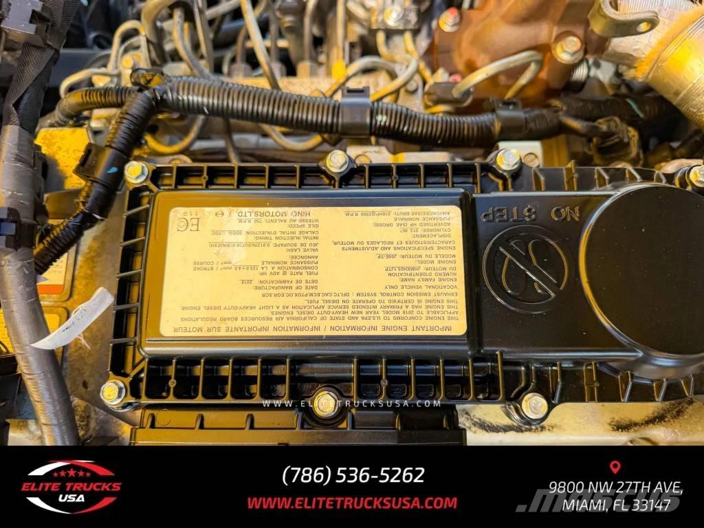 Hino 155 Camiones con caja de remolque