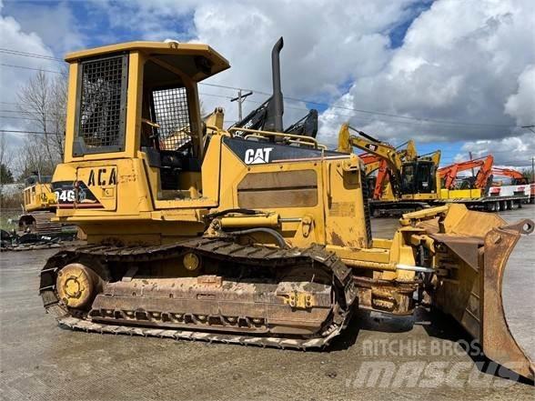 CAT D4G Buldozer sobre oruga