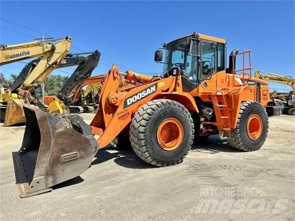 Doosan DL300 Cargadoras sobre ruedas