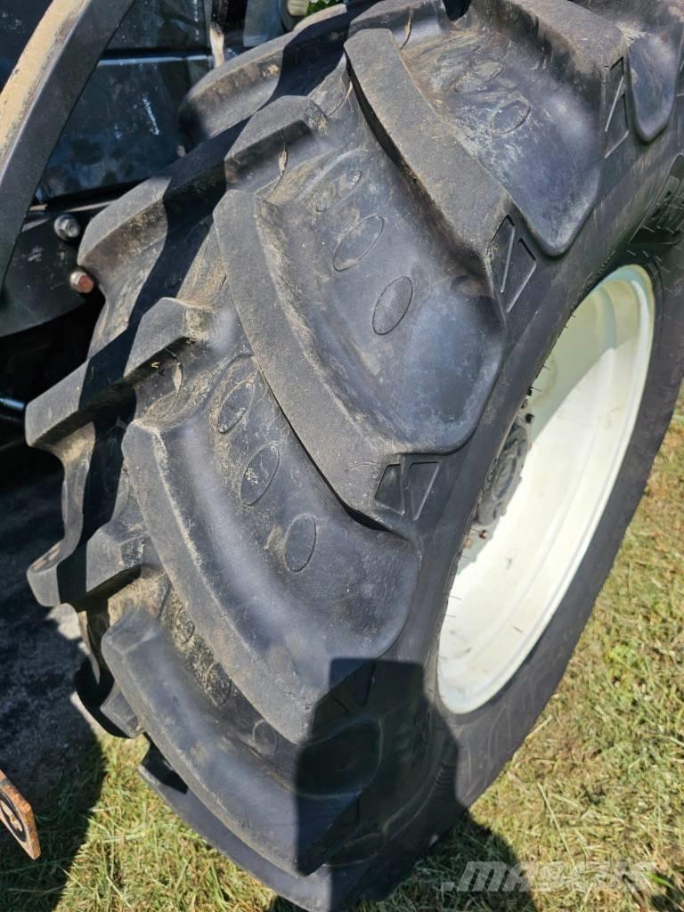 New Holland TM 140 Tractores