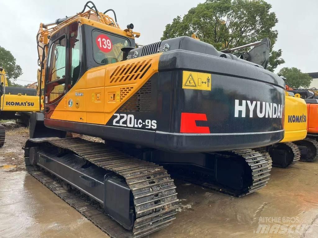 Hyundai R220LC-9S Excavadoras de ruedas