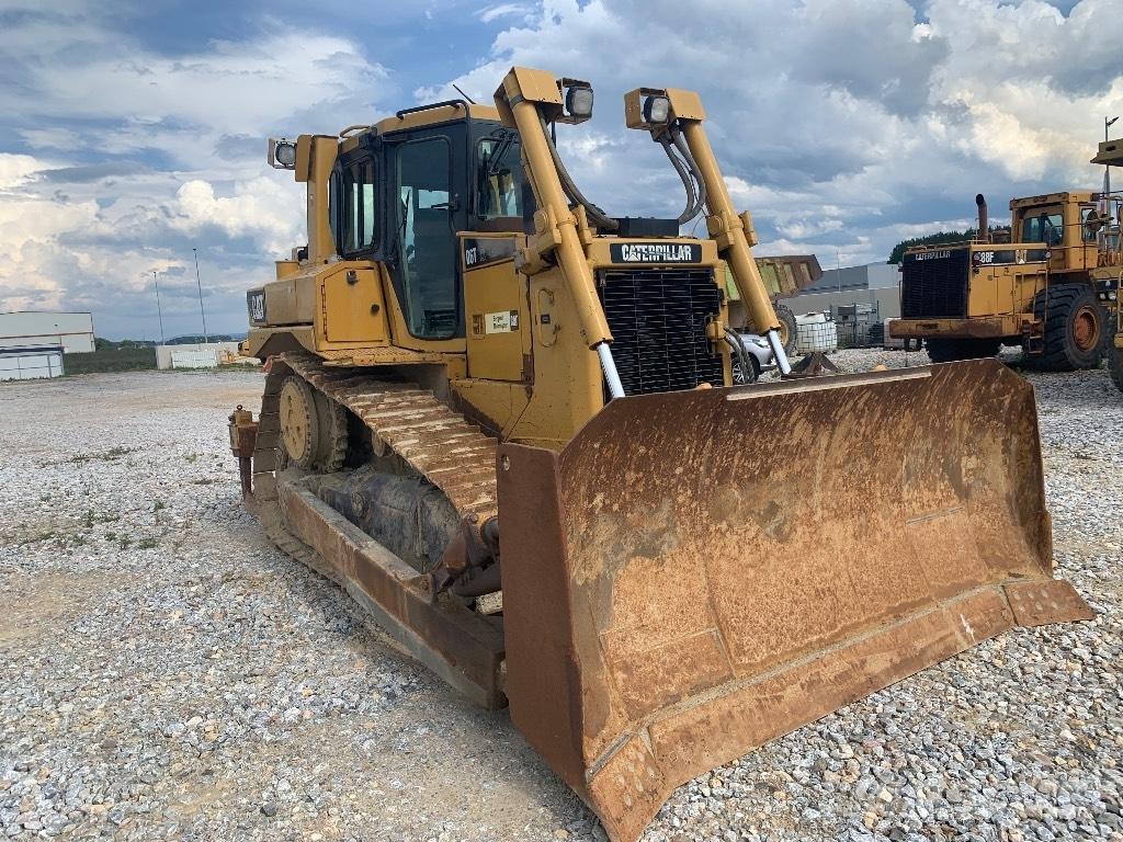 CAT D 6 T Buldozer sobre oruga
