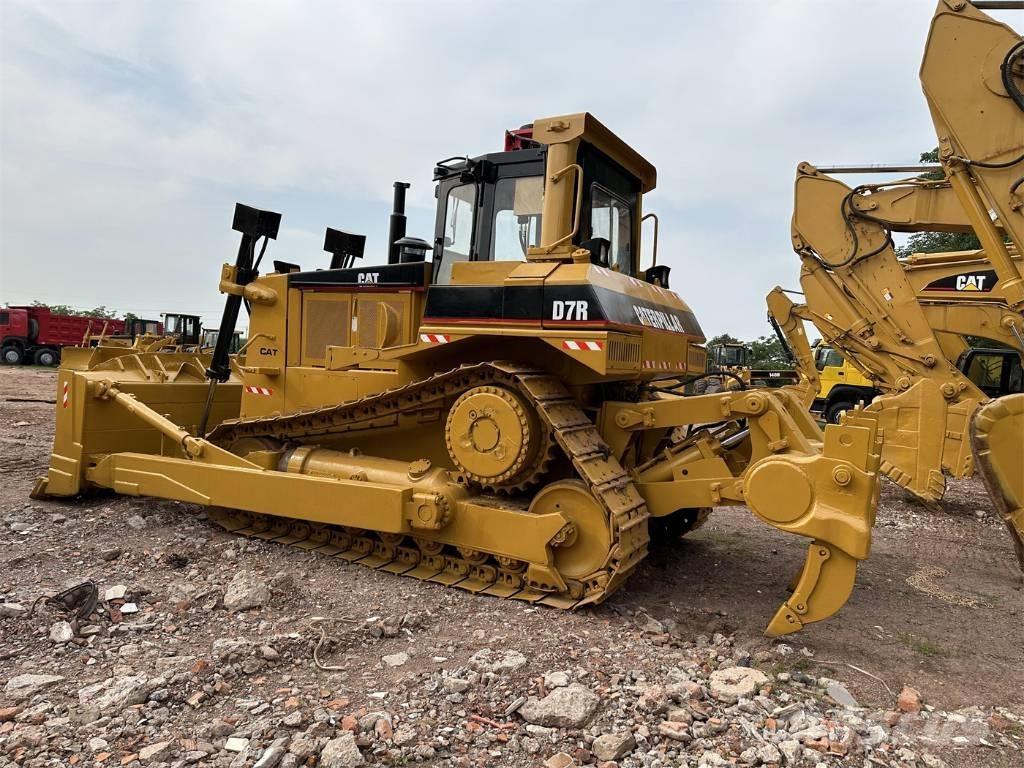 CAT D7R Buldozer sobre oruga