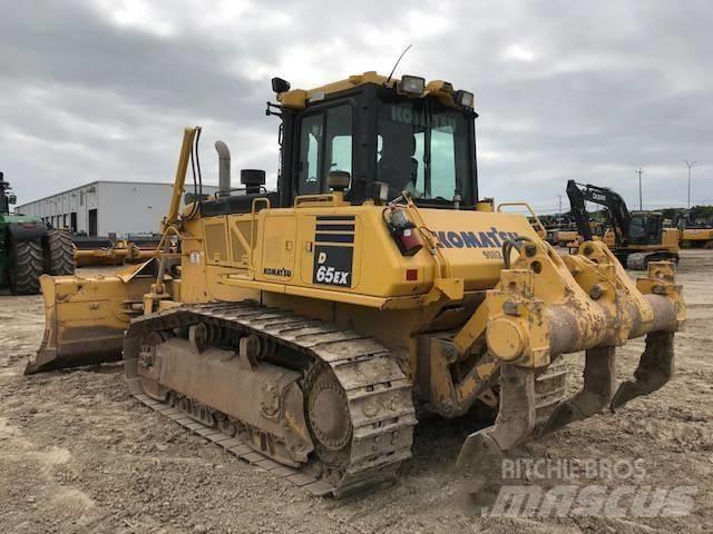 Komatsu d65ex-16 Buldozer sobre oruga