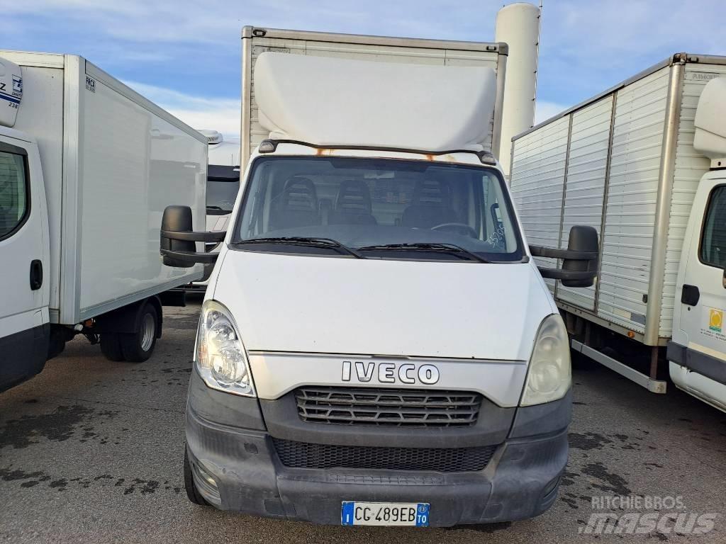 Iveco DAILY 60C17 Camiones con caja de remolque