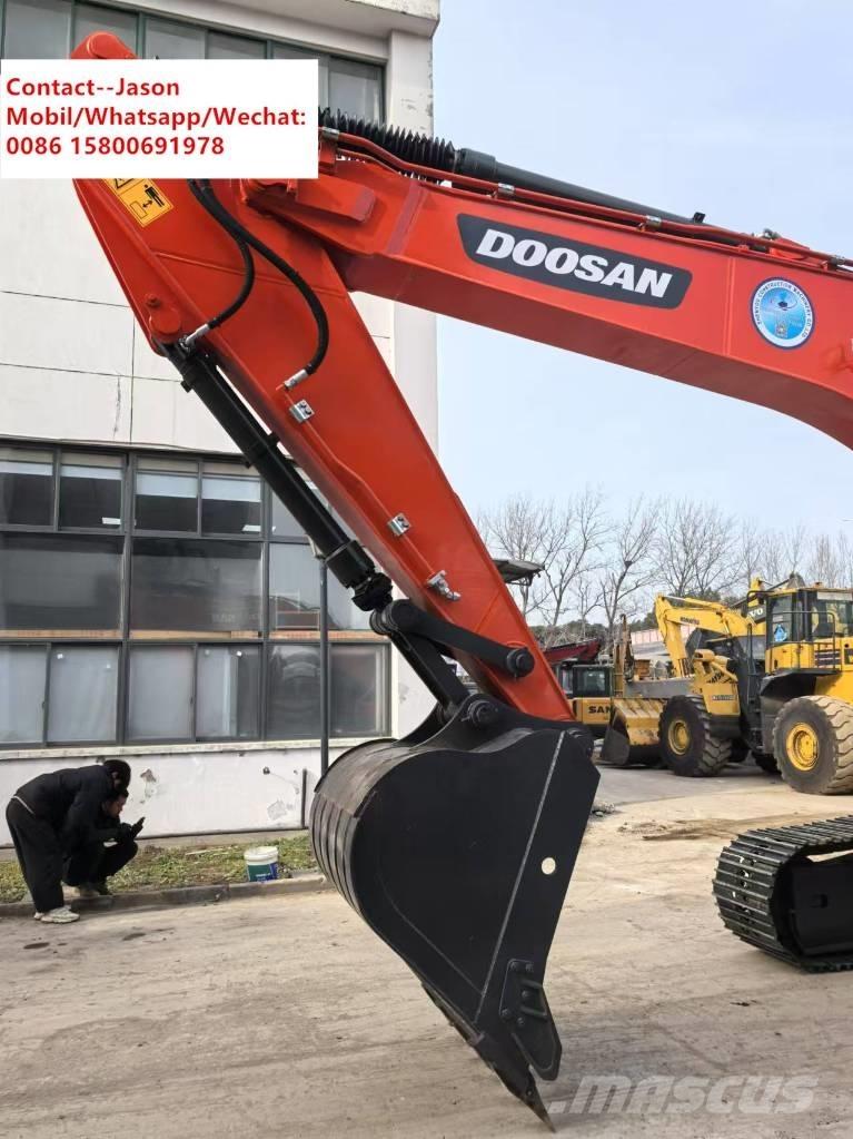 Doosan DX 225 LCA Excavadoras sobre orugas