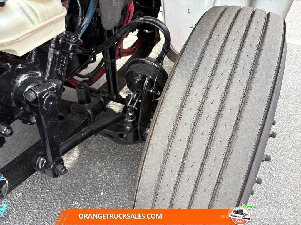 Freightliner M2 Camiones con chasís y cabina