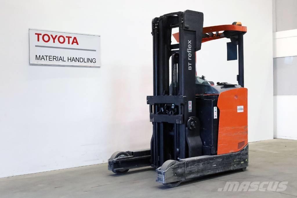 Toyota RRE200H Montacargas de alcance de gran altura