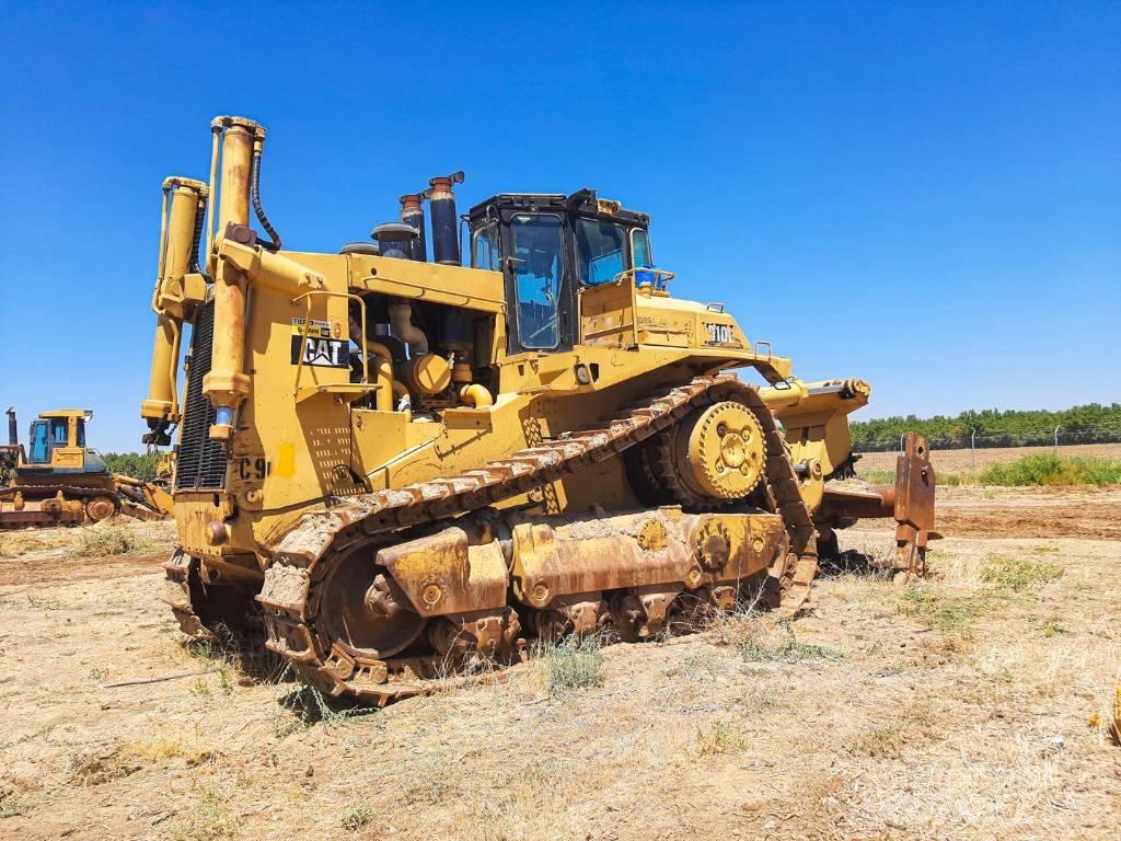 CAT D10 Buldozer sobre oruga