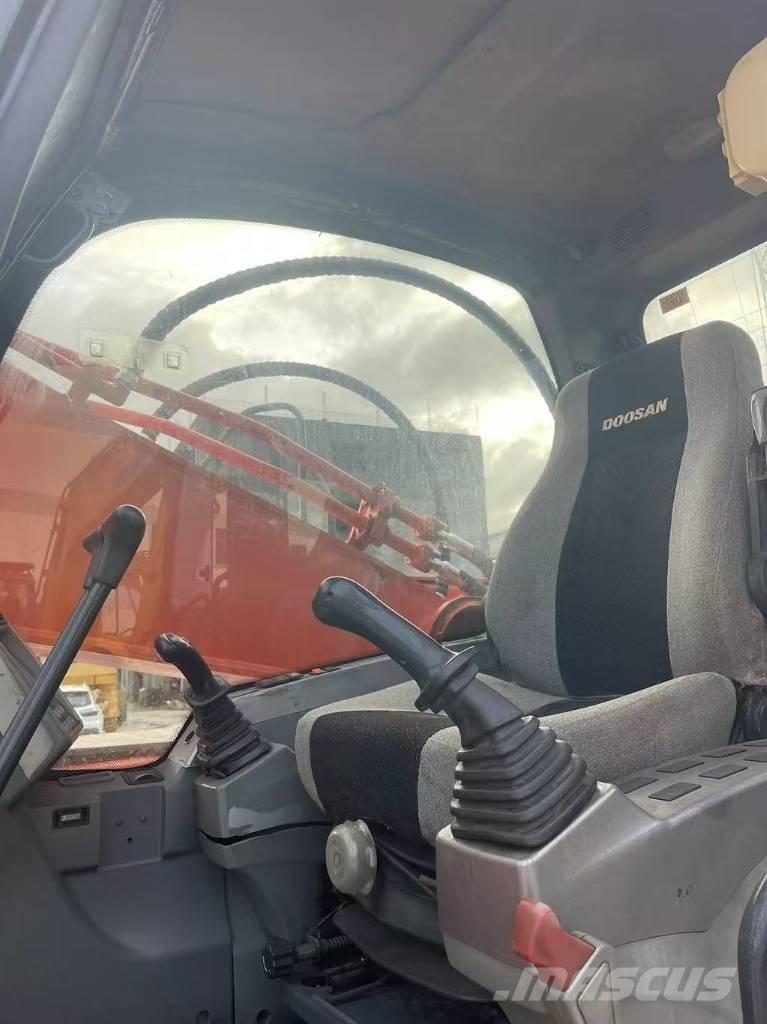 Doosan DX300LC-9C Excavadoras sobre orugas