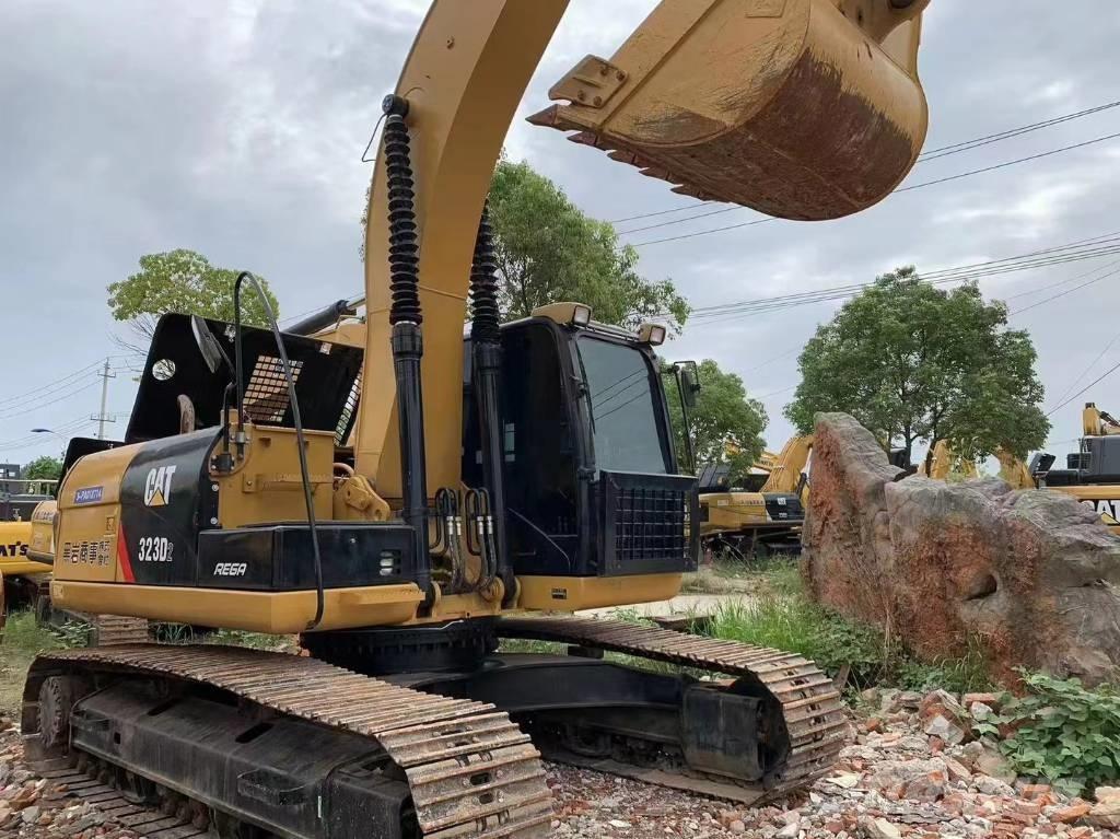 CAT 323D Excavadoras sobre orugas