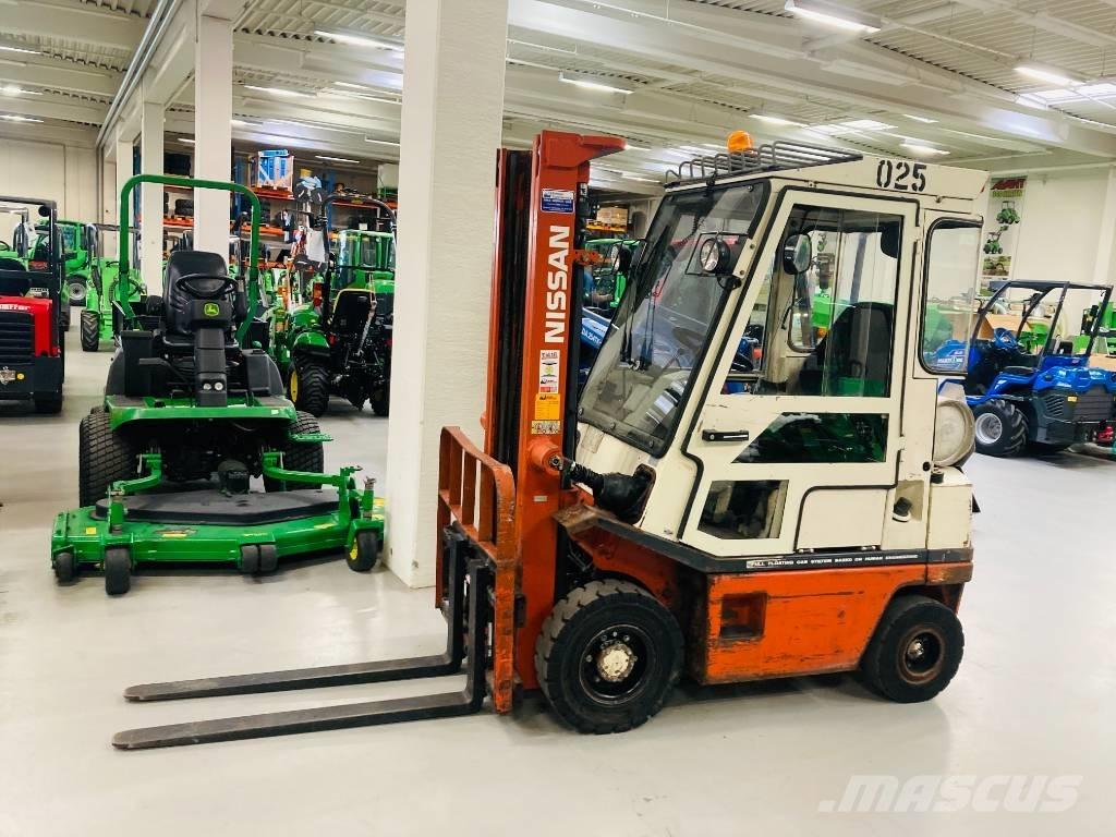 Nissan 25 Camiones LPG