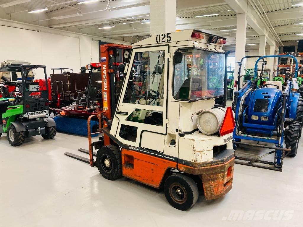 Nissan 25 Camiones LPG