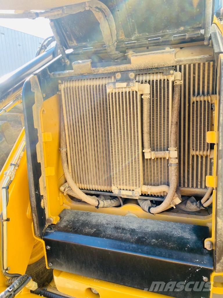 CAT 444  4x4 Retrocargadoras