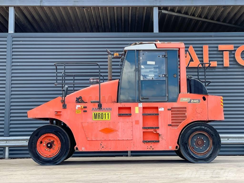 Ammann AP 240 Rodillos sobre neumáticos