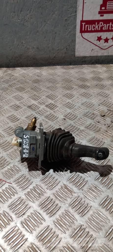 Scania S 94     1324425 Cabinas