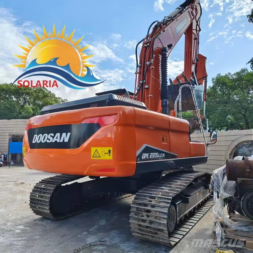 Doosan DX 225 LCA Excavadoras sobre orugas