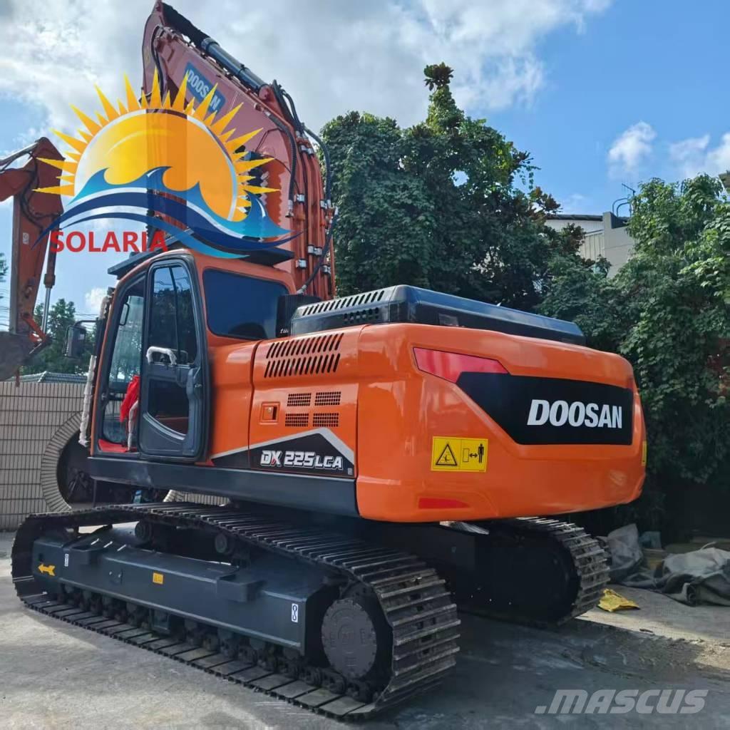 Doosan DX 225 LCA Excavadoras sobre orugas