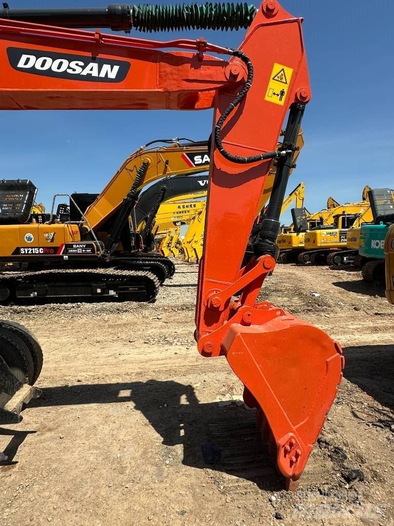 Doosan DX 150 Excavadoras de ruedas