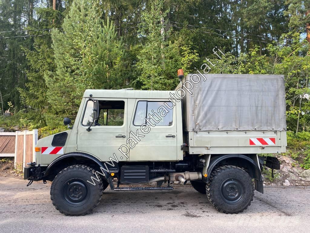 Unimog U 1250L DoKa Camiones de caja de lona