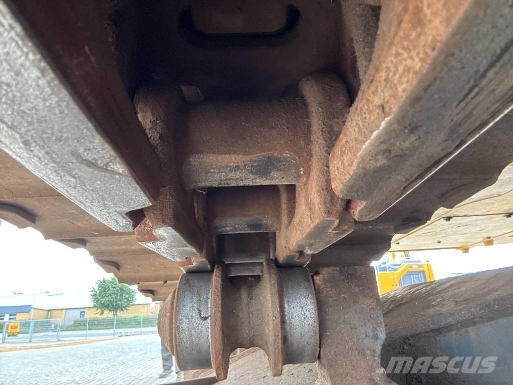 Komatsu HB215LC-1 Manejadores de residuos industriales