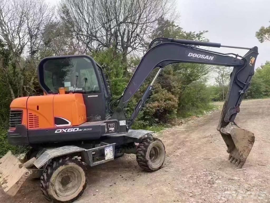 Doosan dx60w Excavadoras de ruedas