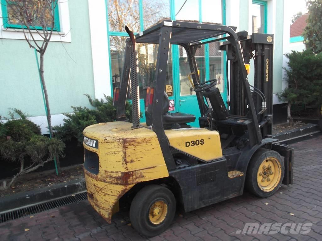 Daewoo D30S3 V-2372 Camiones diesel