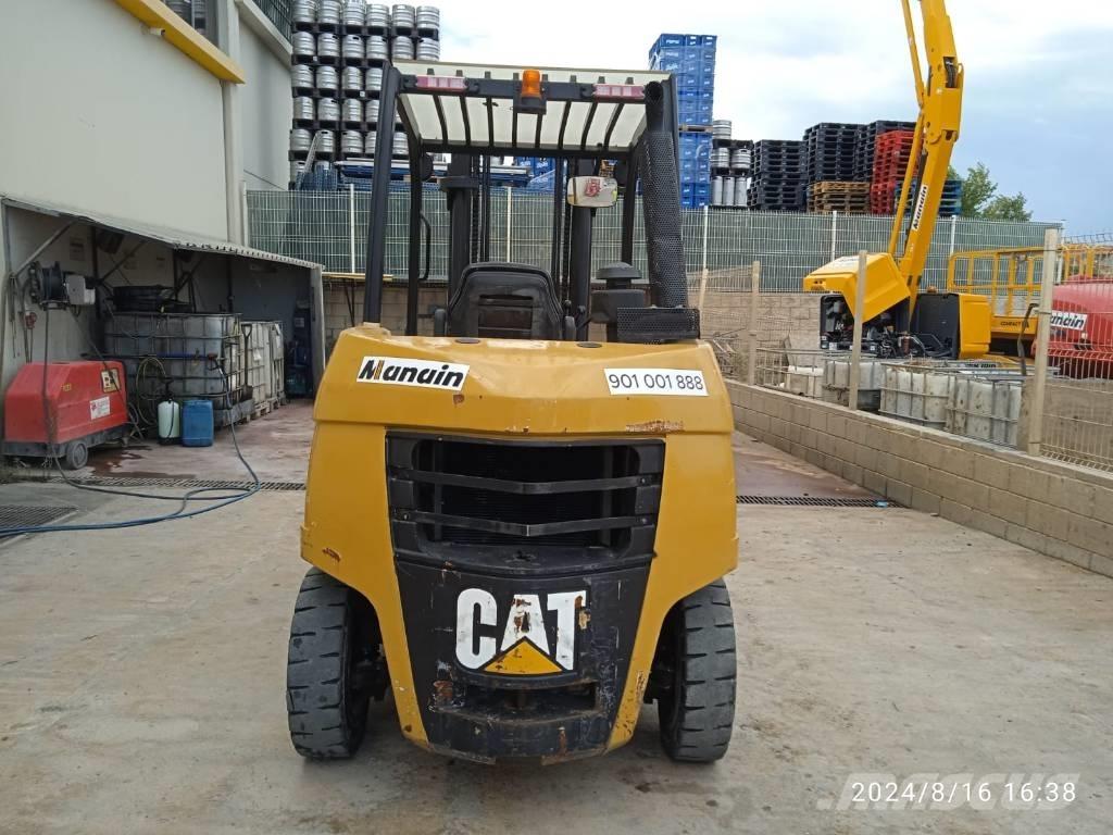 CAT DP 40 Camiones diesel