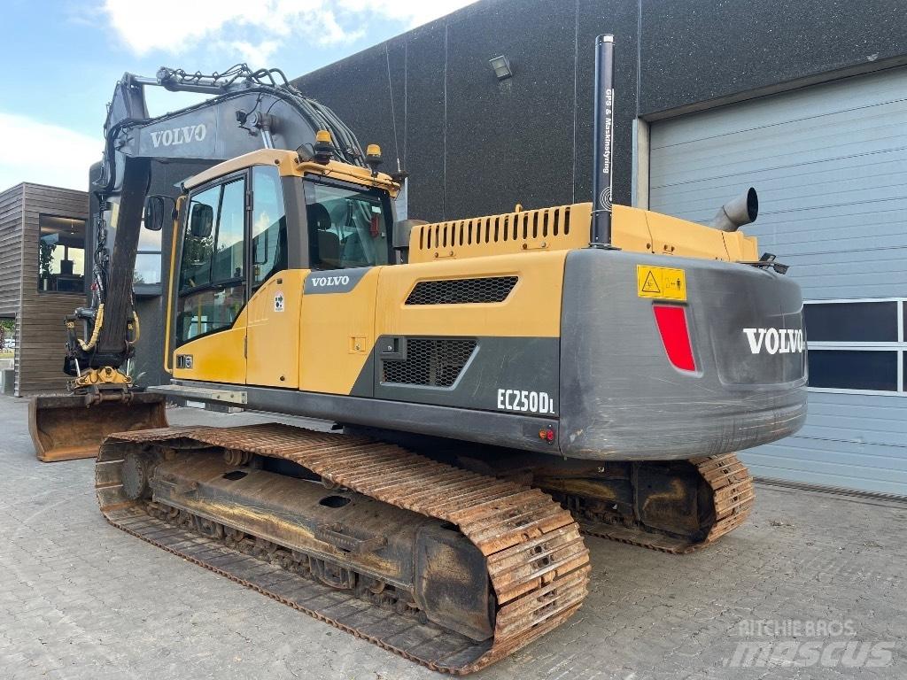 Volvo EC250DL Excavadoras sobre orugas