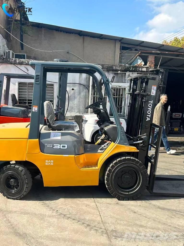 Toyota 7 FDN 30 Camiones diesel