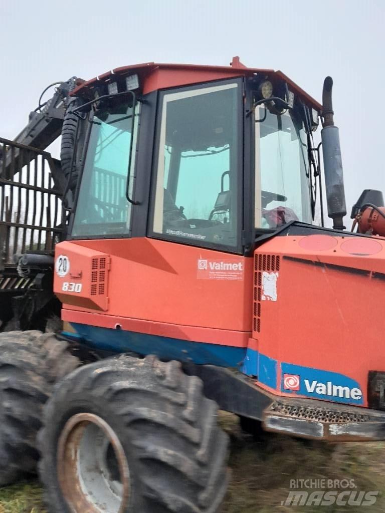 Valmet 830 Transportadoras