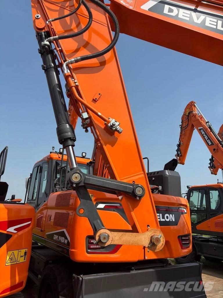 Develon DX255LC-7 Excavadoras sobre orugas