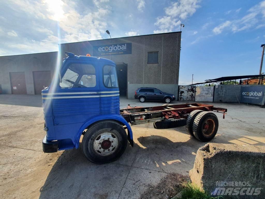 Pegaso COMET 1090 Camiones con chasís y cabina