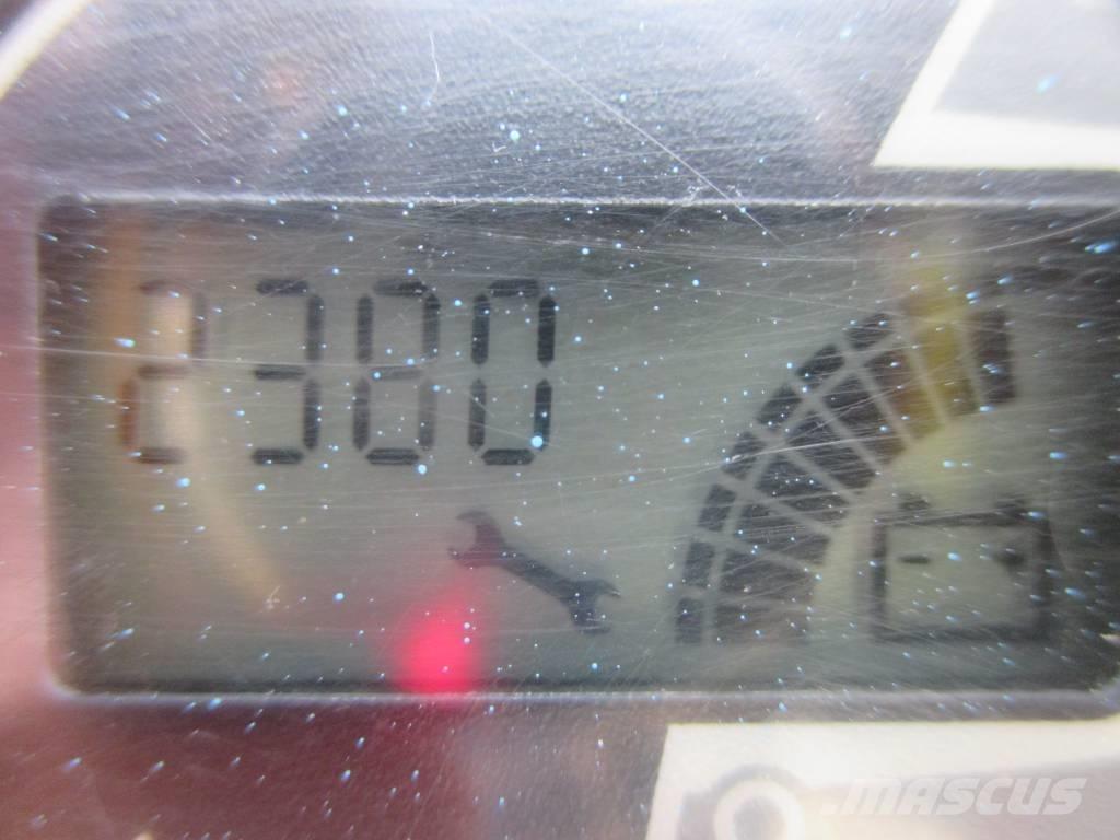 JLG Toucan 8 E Plataformas con jaula de elevación