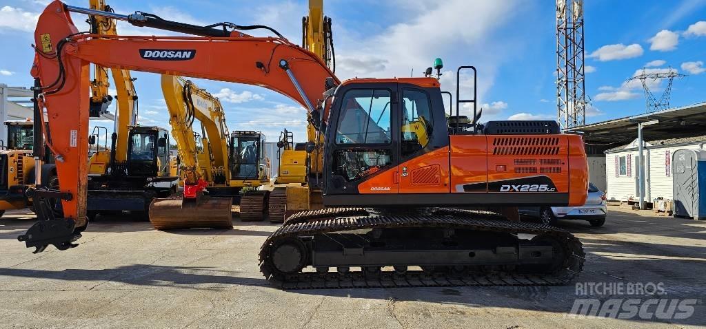 Doosan DX 225 Excavadoras sobre orugas