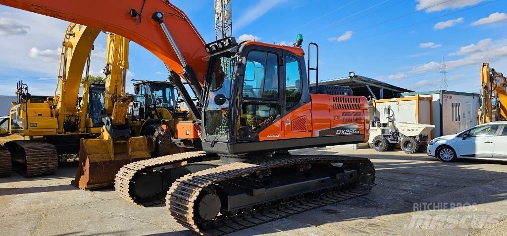 Doosan DX 225 Excavadoras sobre orugas