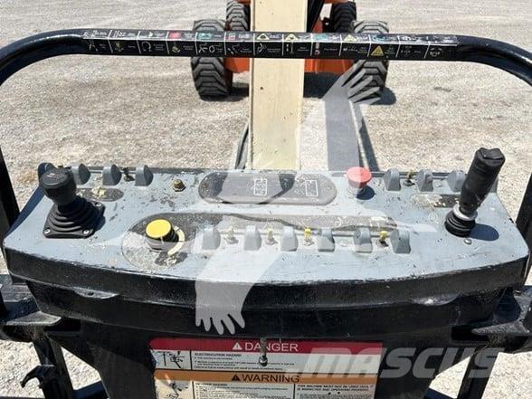 JLG 800A Plataformas con brazo de elevación manual