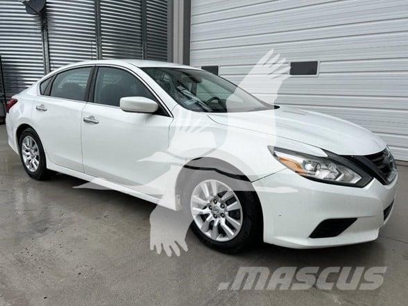 Nissan ALTIMA Carros