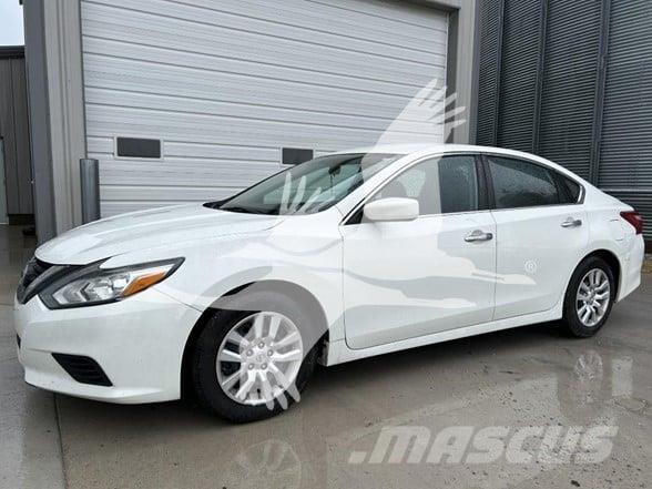 Nissan ALTIMA Carros